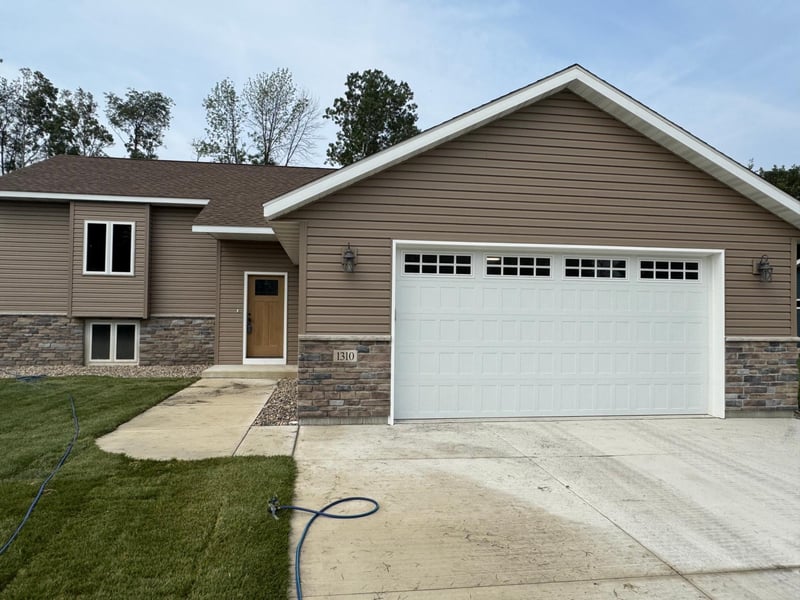 1310 SE Greenleaf Rd, Owatonna, MN 55060
