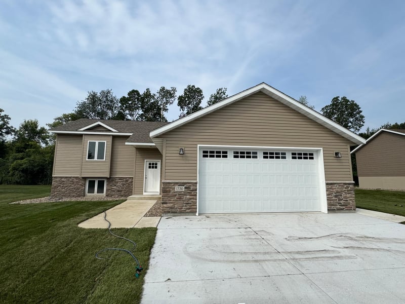 1330 Greenleaf Rd, Owatonna, MN 55060