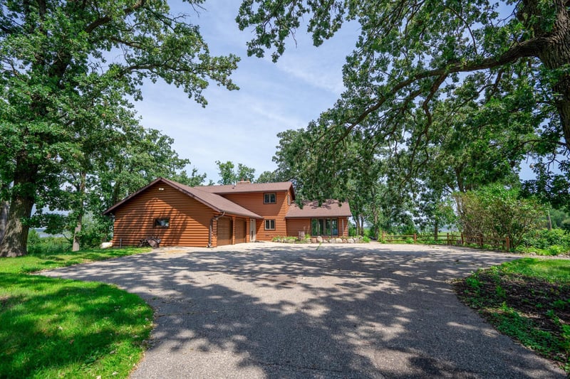 21201 52nd St NE, New London, MN 56273