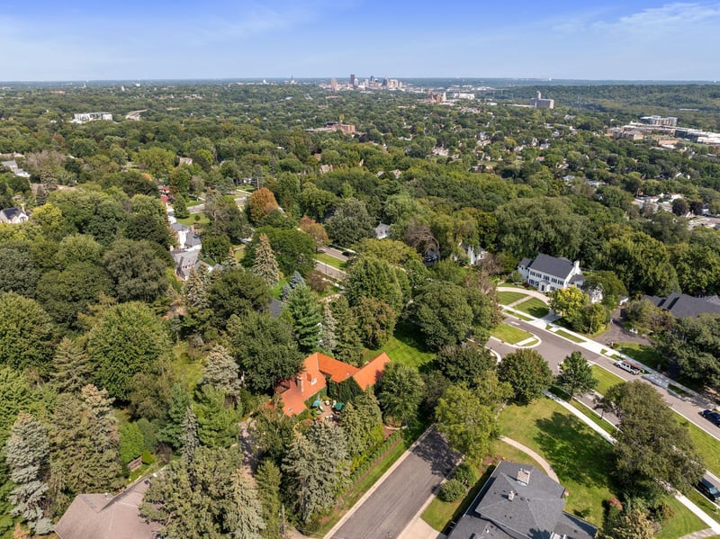 1545 Edgcumbe Rd, Saint Paul, MN 55116