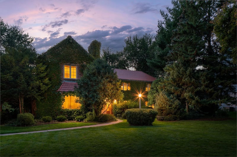 1545 Edgcumbe Rd, Saint Paul, MN 55116