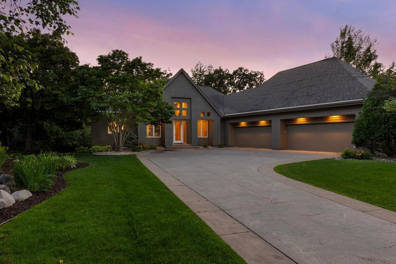 8692 Wynstone Ps, Eden Prairie, MN 55347
