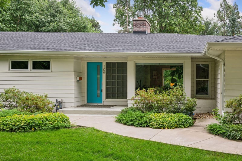 105 Westwood Dr S, Golden Valley, MN 55416