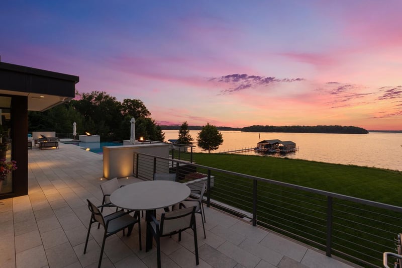 20670 Linwood Rd, Deephaven, MN 55331