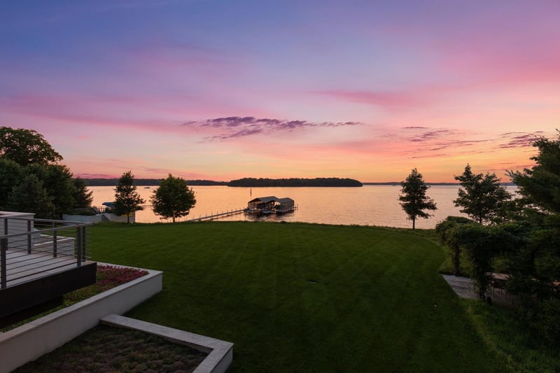 20670 Linwood Rd, Deephaven, MN 55331
