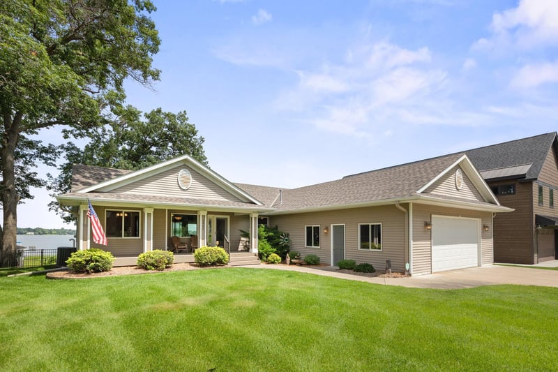 3461 Interlachen Dr NE, Ham Lake, MN 55304