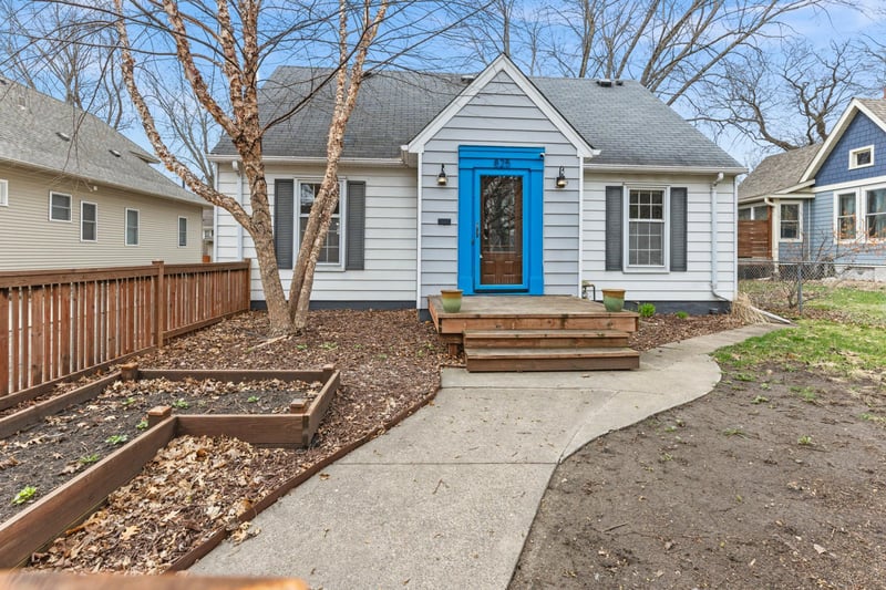 825 Delaware Ave, Saint Paul, MN 55107