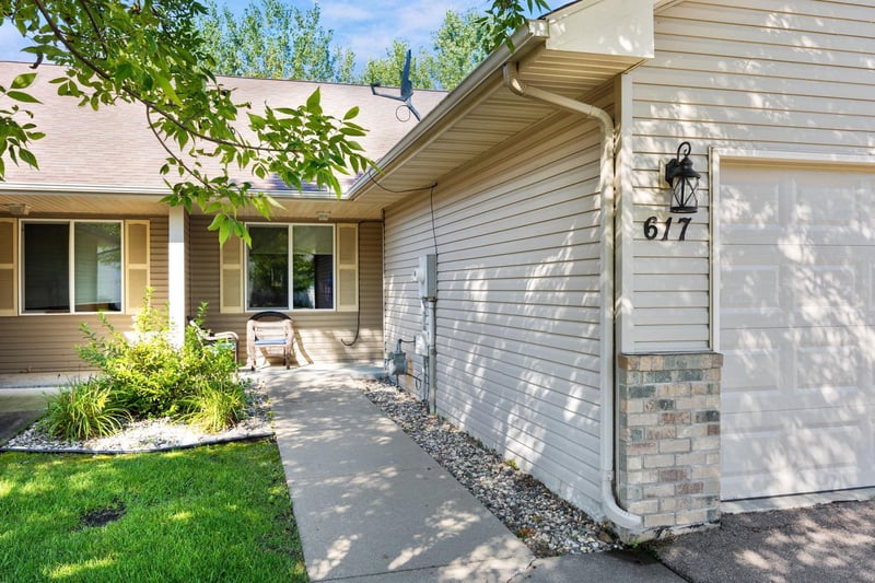 617 Meadow Ln, Norwood Young America, MN 55397