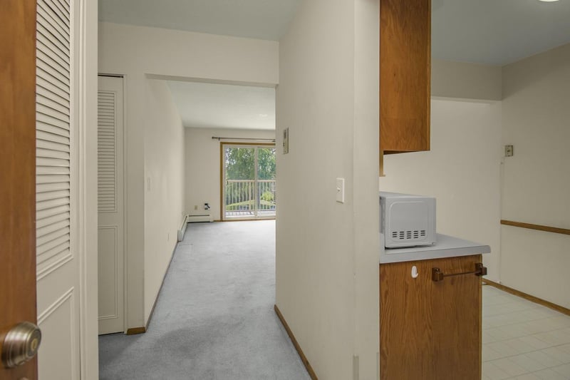 3155 Old Highway 8 #308, Roseville, MN 55418