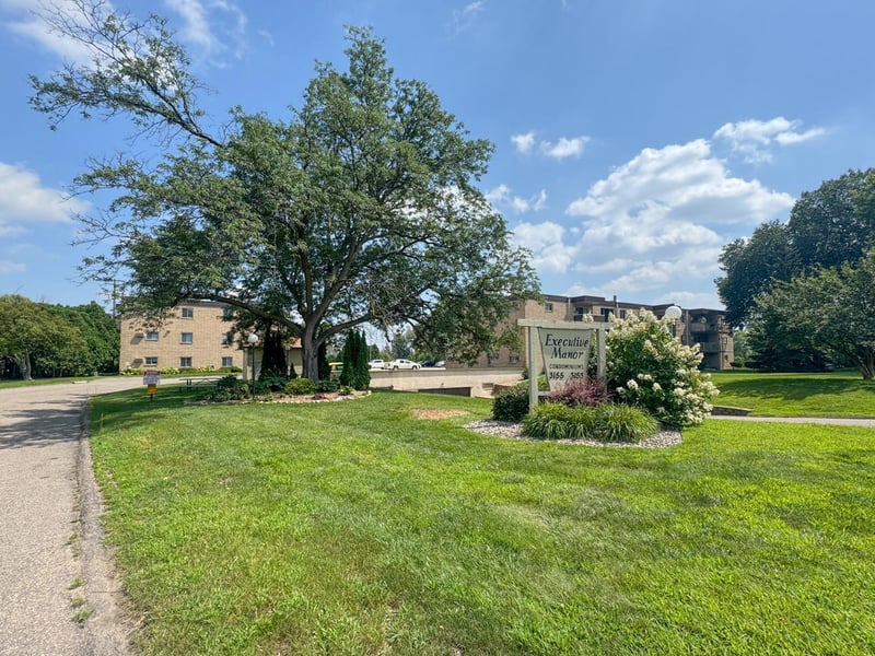3155 Old Highway 8 #308, Roseville, MN 55418