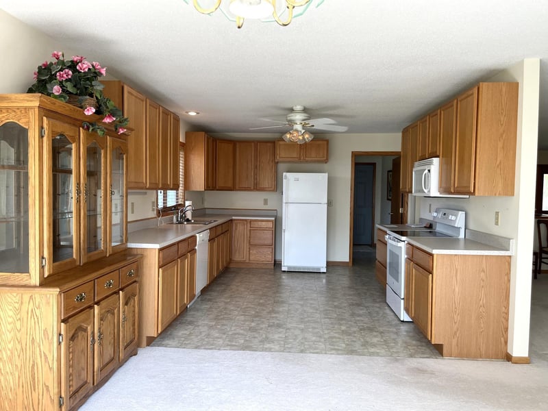 720 Plum Ave, Windom, MN 56101