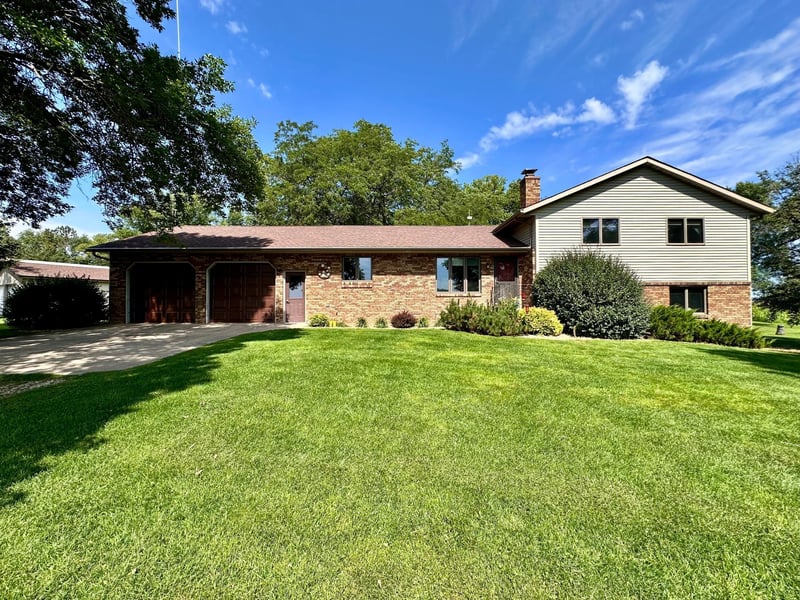 19118 Aspen Ave, Tracy, MN 56175