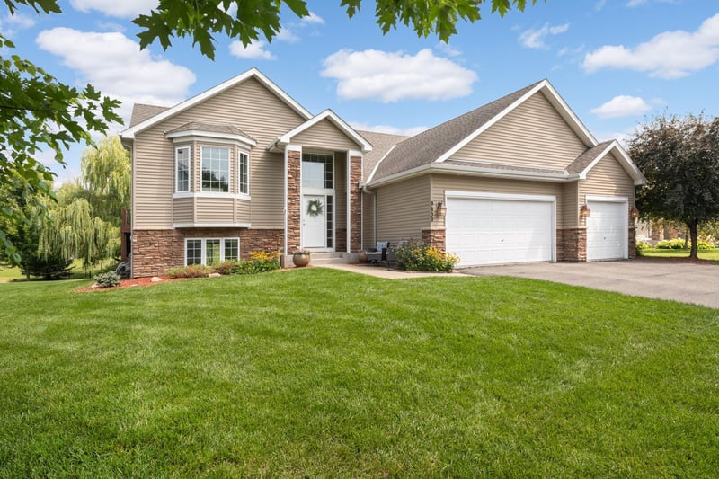 9609 Glacier Rd, Minnetrista, MN 55375