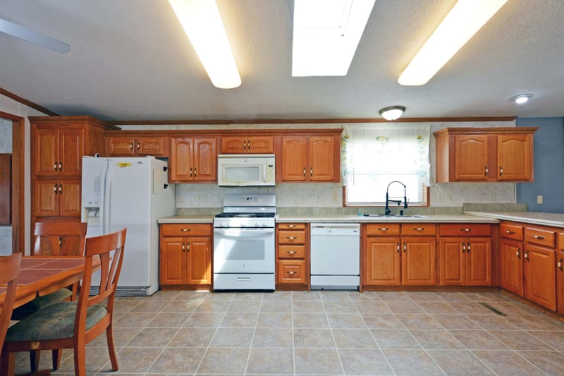 1367 Birchview Dr, Maplewood, MN 55119