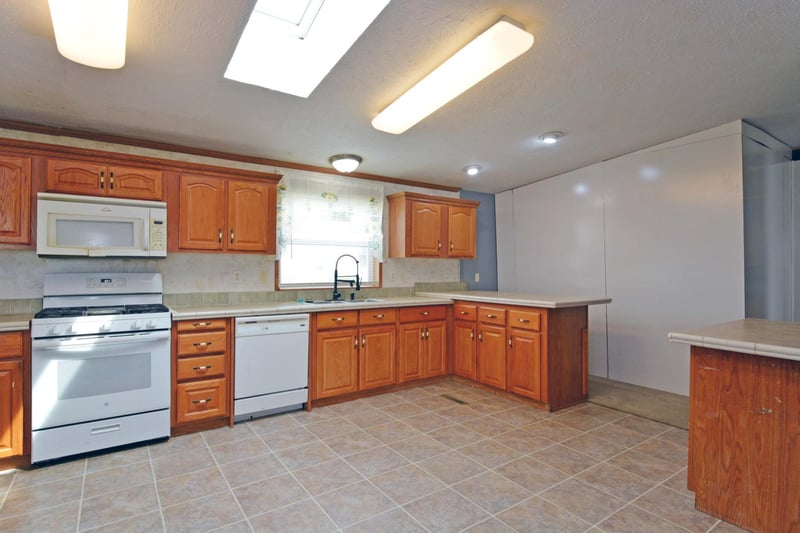 1367 Birchview Dr, Maplewood, MN 55119