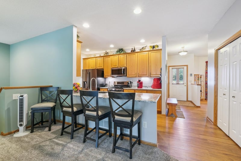 1122 Iris Dr, White Bear Twp, MN 55127