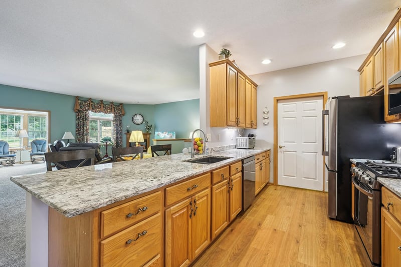 1122 Iris Dr, White Bear Twp, MN 55127