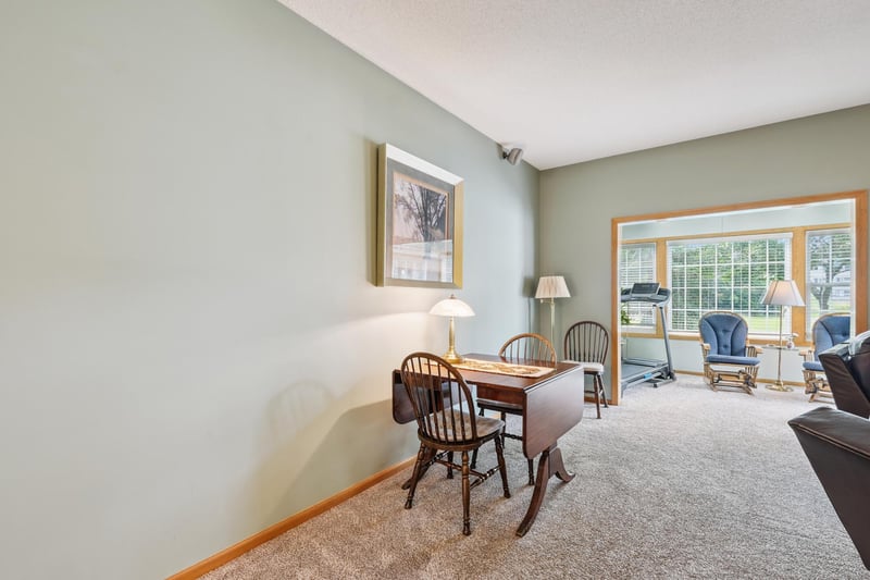 1122 Iris Dr, White Bear Twp, MN 55127