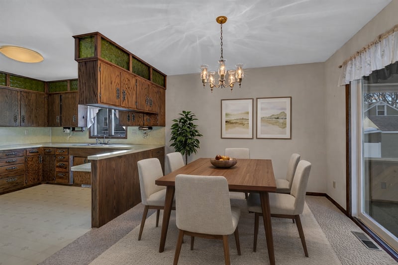 726 Hassan St SE, Hutchinson, MN 55350