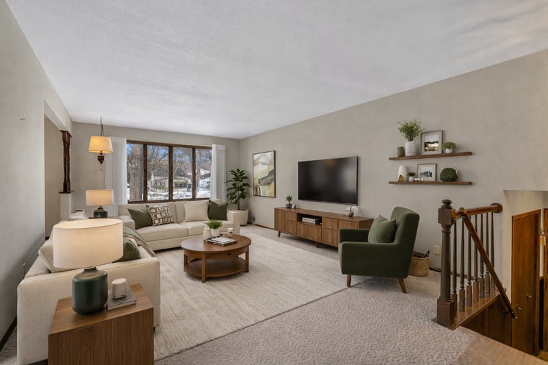 726 Hassan St SE, Hutchinson, MN 55350