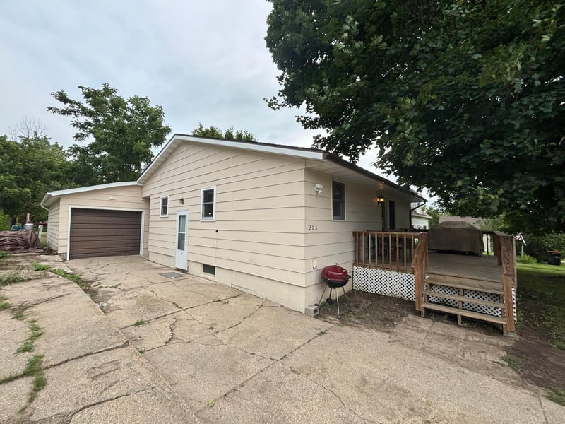 208 4th St NW, Bertha, MN 56437