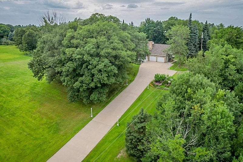 16714 Queens Rd, Avon, MN 56310