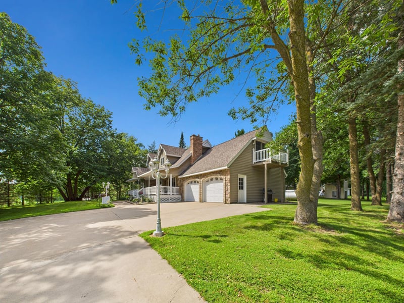 16714 Queens Rd, Avon, MN 56310