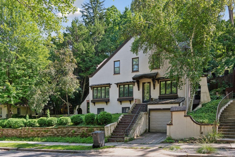 741 Kenwood Pw, Minneapolis, MN 55403