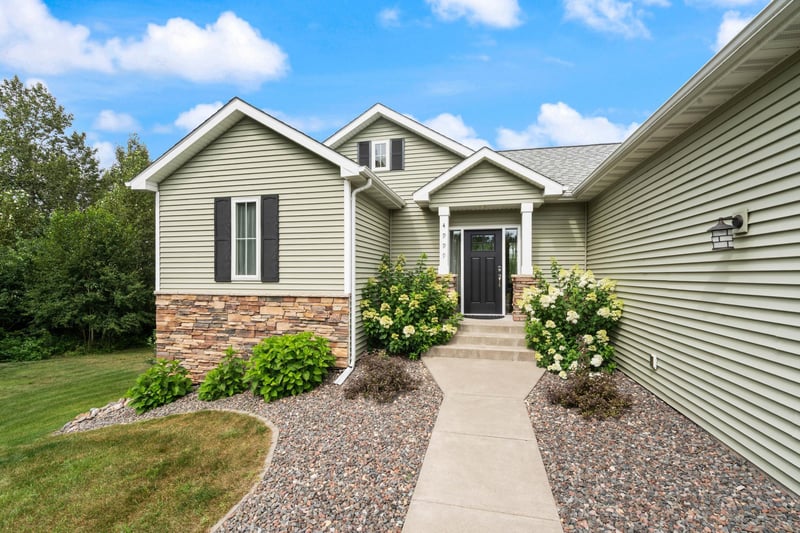 4999 Timber Hill Ct, Hermantown, MN 55811
