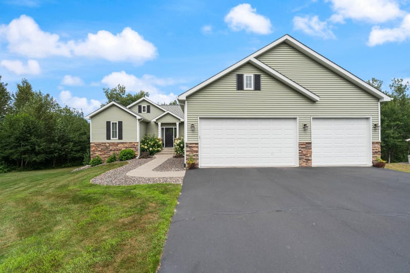 4999 Timber Hill Ct, Hermantown, MN 55811