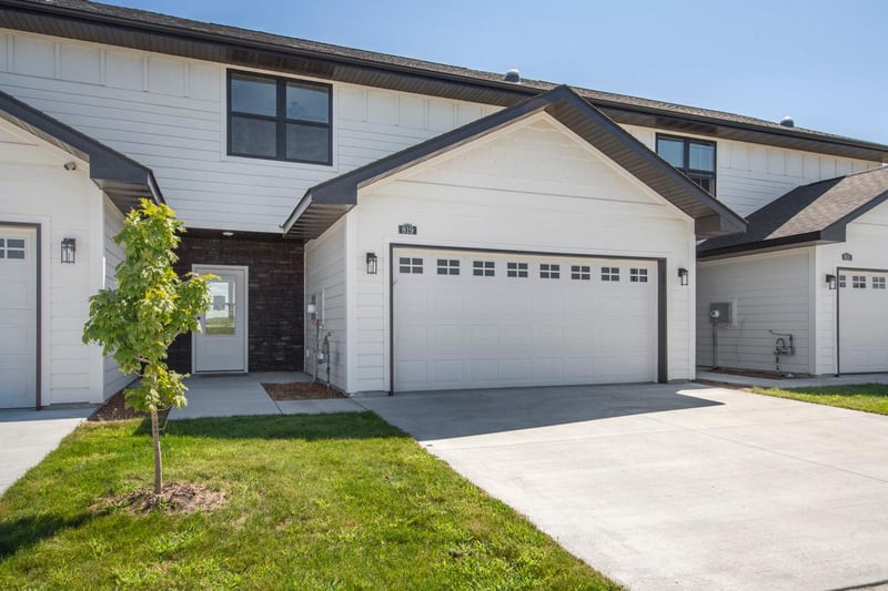 819 Viburnum St, Belle Plaine, MN 56011
