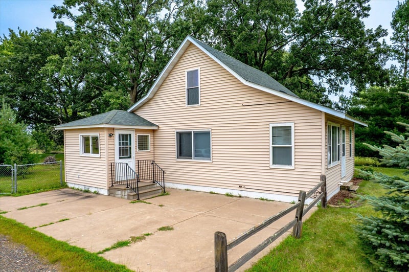 5709 Canary Rd, Grasston, MN 55030