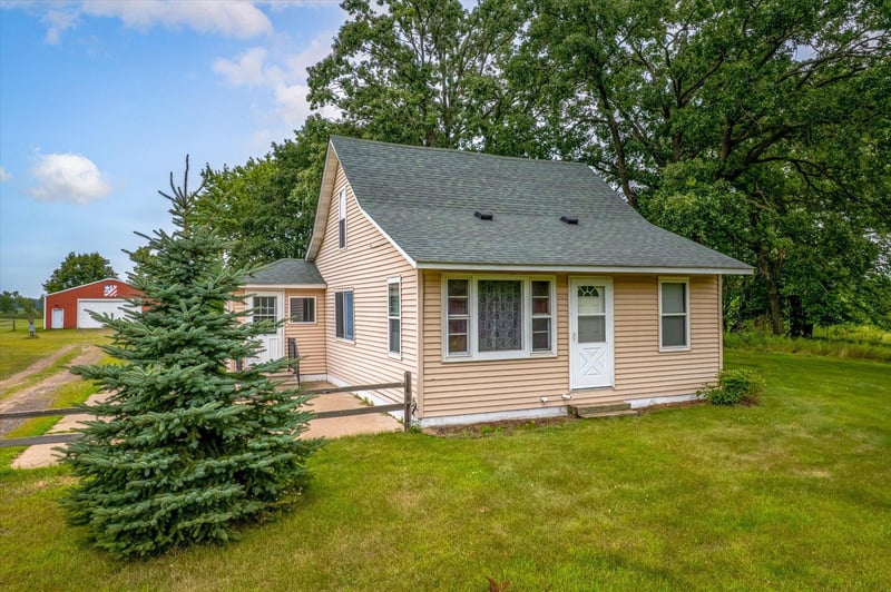 5709 Canary Rd, Grasston, MN 55030