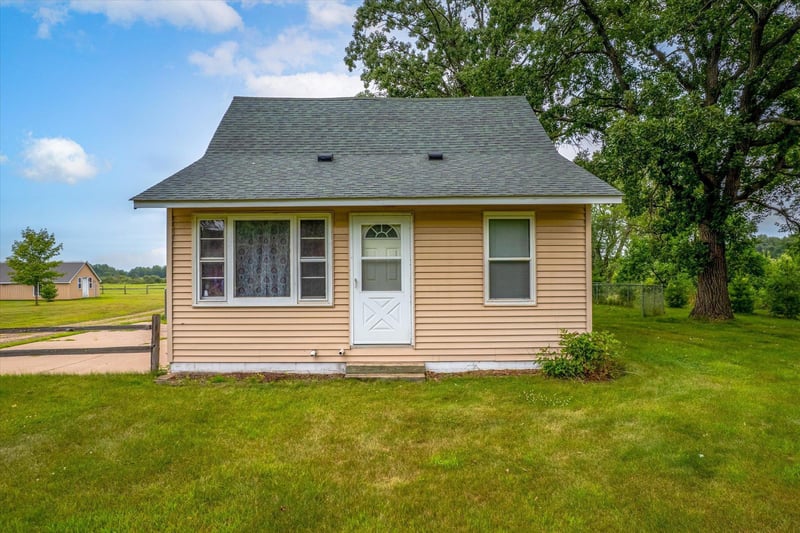 5709 Canary Rd, Grasston, MN 55030