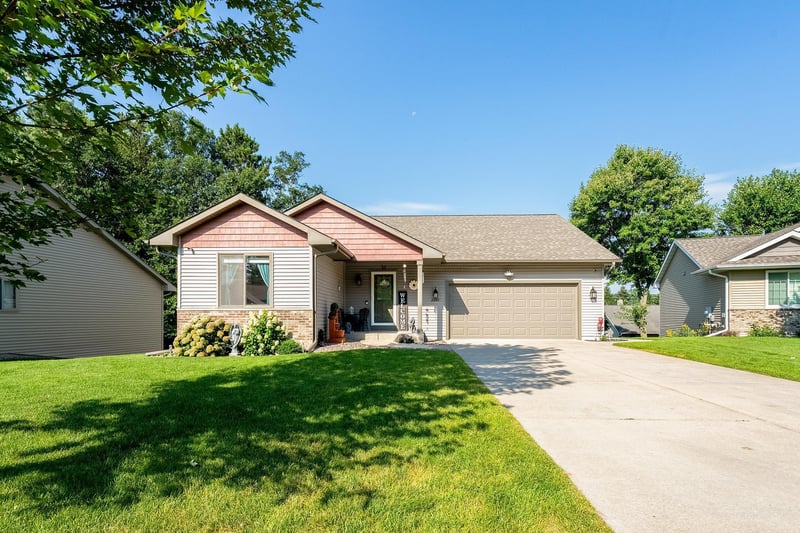 2220 Camden Ct, Eau Claire, WI 54703