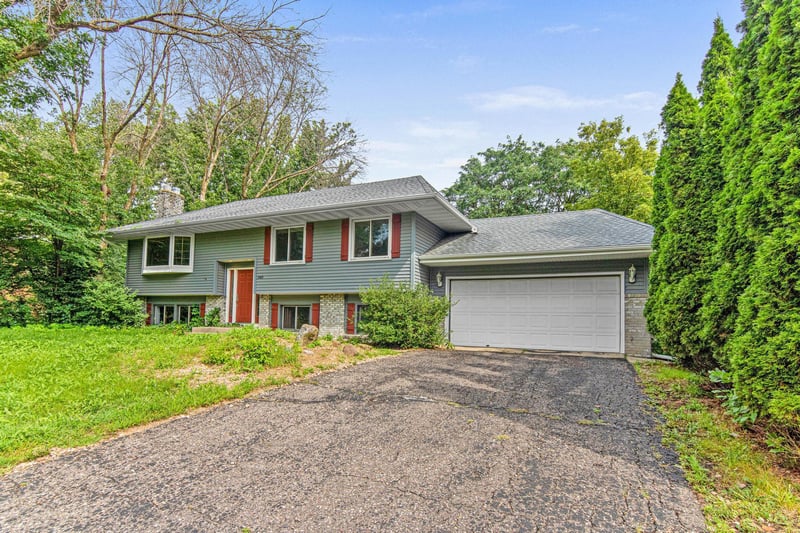 2400 E 125th St, Burnsville, MN 55337