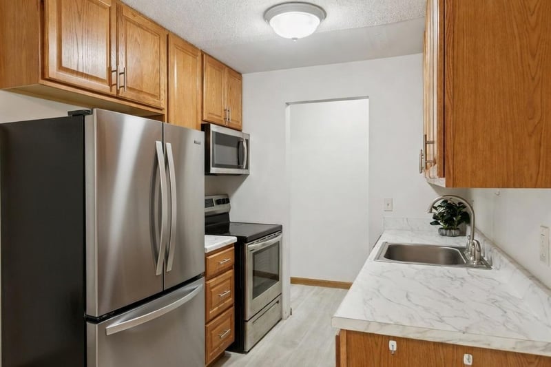 3399 Kent St #211, Shoreview, MN 55126