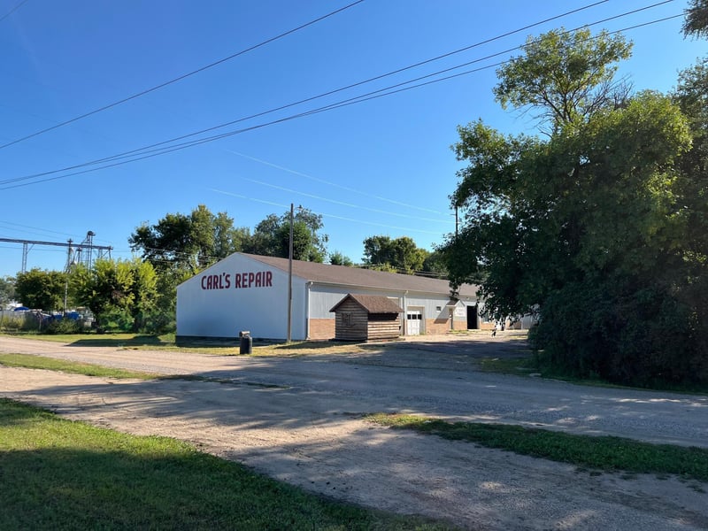 1271 Hale Pl, Windom, MN 56101