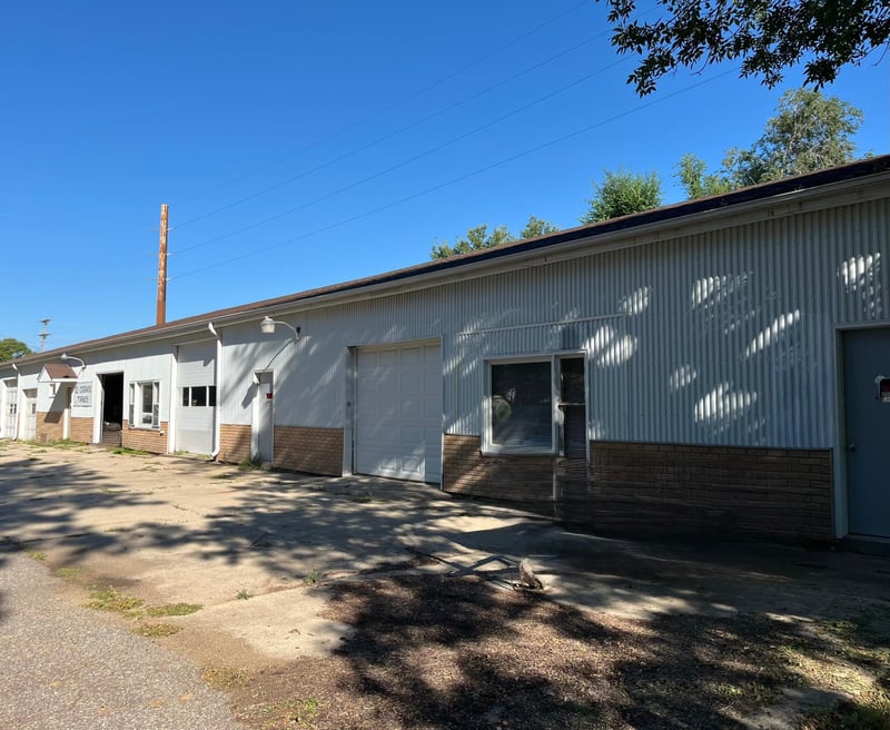 1271 Hale Pl, Windom, MN 56101
