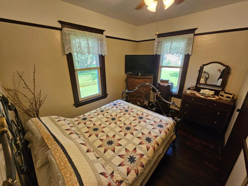404 W County Rd S, Le Roy, MN 55951