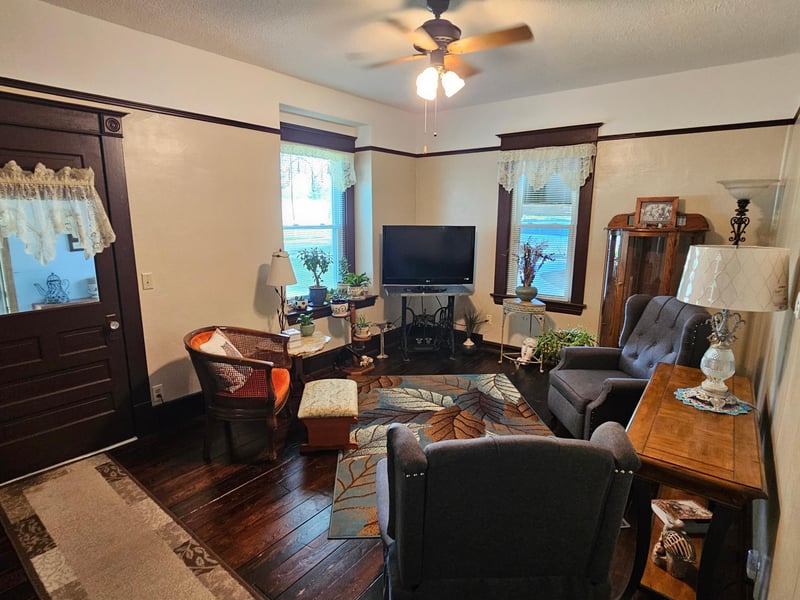 404 W County Rd S, Le Roy, MN 55951
