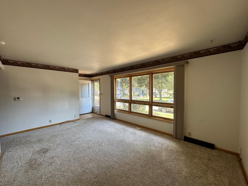 604 W Warren St, Luverne, MN 56156