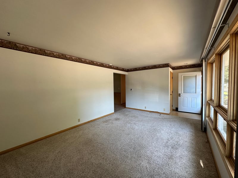 604 W Warren St, Luverne, MN 56156