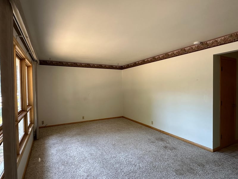 604 W Warren St, Luverne, MN 56156