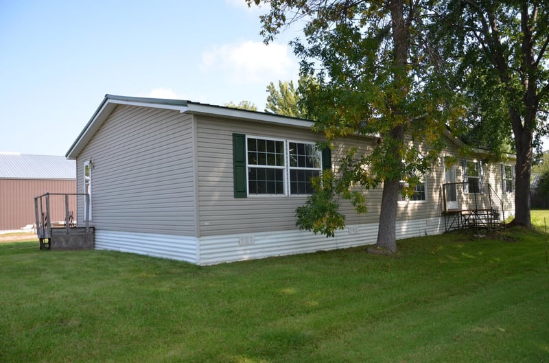108 5th St N, Grove City, MN 56243
