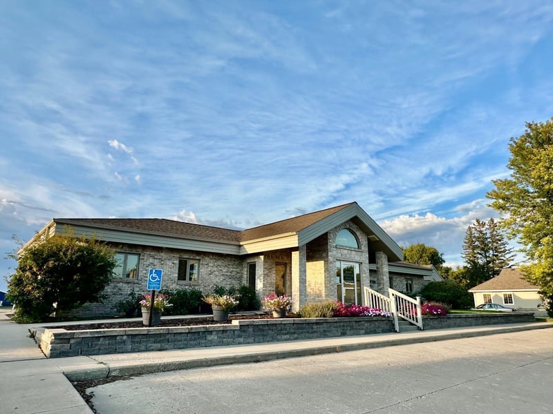 317 2nd St NW, Roseau, MN 56751