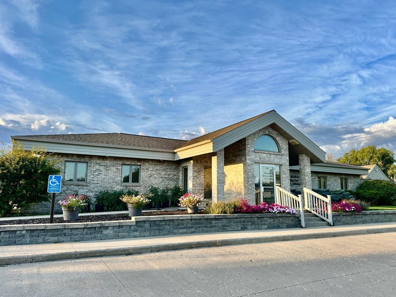 317 2nd St NW, Roseau, MN 56751