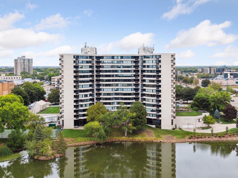 6566 France Ave S #208, Edina, MN 55435
