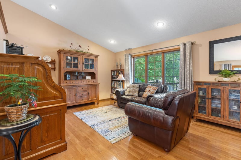810 E 7th St, Litchfield, MN 55355