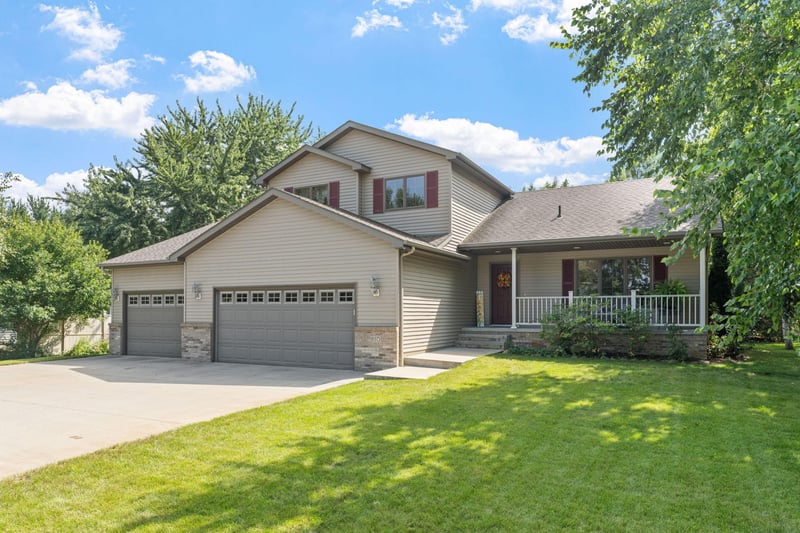 810 E 7th St, Litchfield, MN 55355
